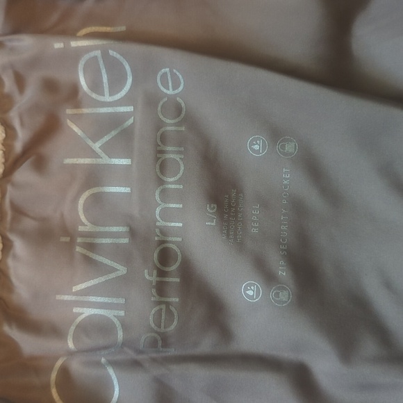 Brand new Calvin Cline Puffer Vest - Picture 6 of 11